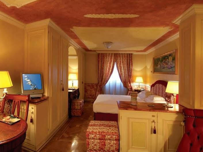 Petit Palais Hotel De Charme Milaan Buitenkant foto